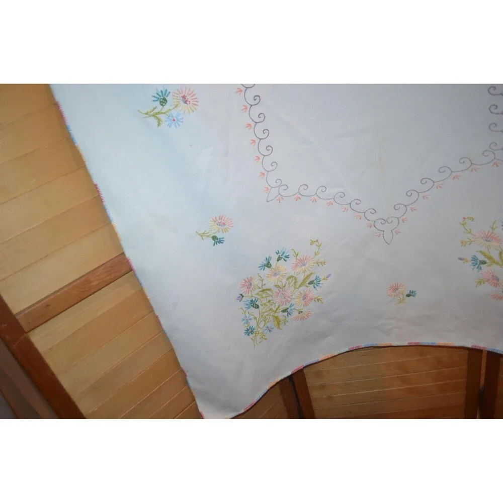 Tablecloth Floral Stitching with Napkins Jardinière - Picture 8 of 8